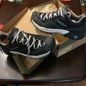 Keen tennis shoes Black/Vapor New in box